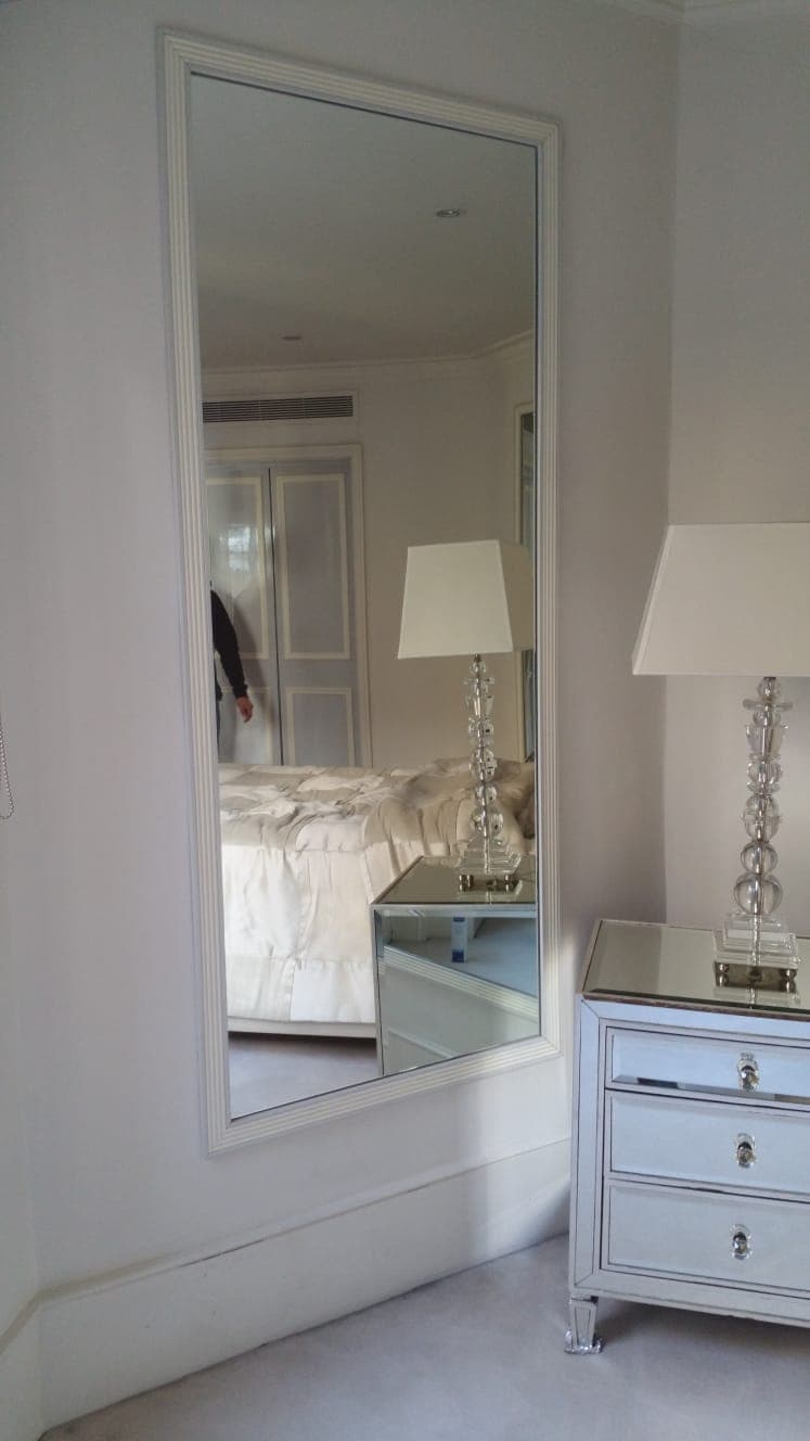 Mirrored panel beside a dressing table with table lamps